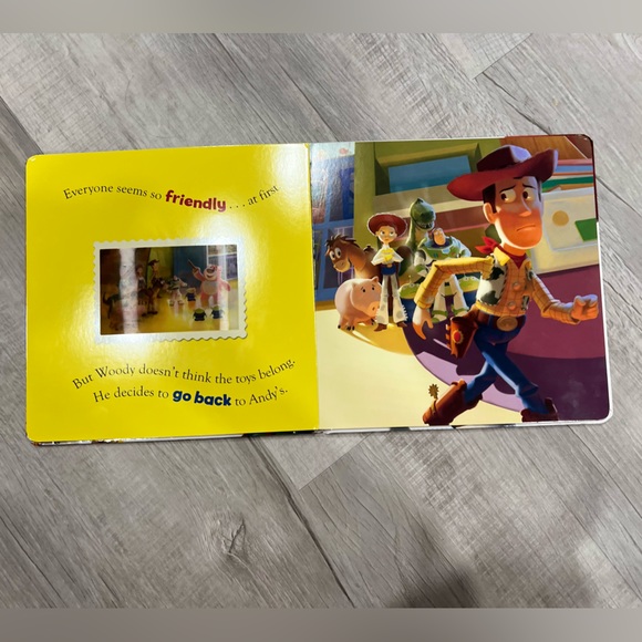 𐙚⋆˚✿˖° Meet the Gang Board Book 𐙚⋆˚✿˖° - Picture 4 of 10